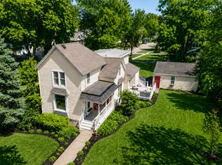 121 S Walkup Ave, Crystal Lake, IL 60014