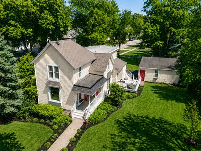 121 S Walkup Ave, Crystal Lake, IL, 60014
