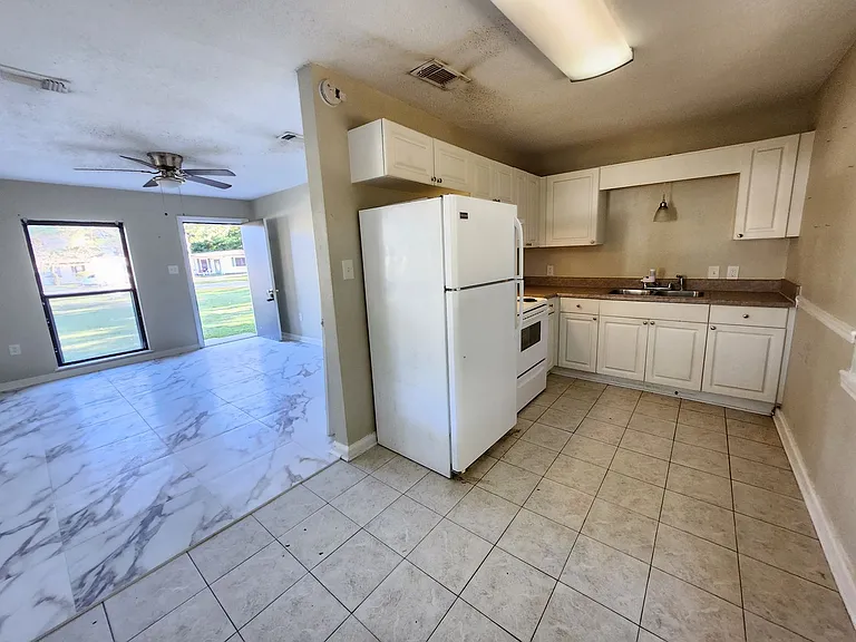 5501 Mayfair Dr — Photo 7