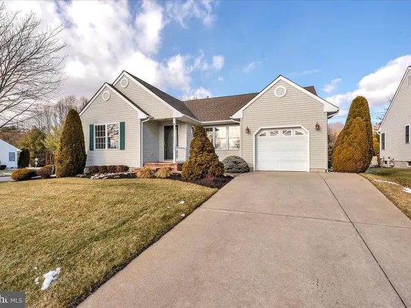 121 Canopy Ln, Sewell, NJ 08080