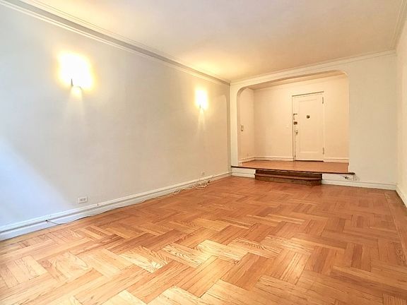 4th image of 499 Fort Washington Ave APT 2E