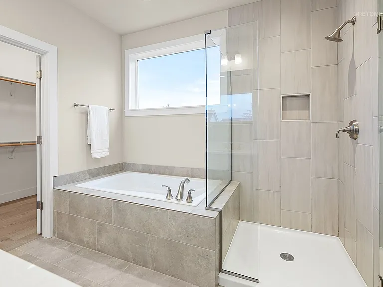11678 NW Kearney St — Photo 17
