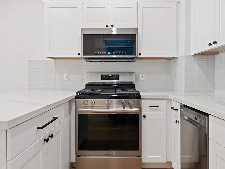 1840 Sacramento St #202 — Photo 2