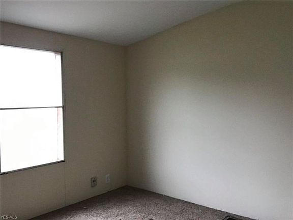 4th image of 56 Martha Dr