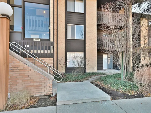 6177 Knoll Wood Rd #102, Willowbrook, IL 60527