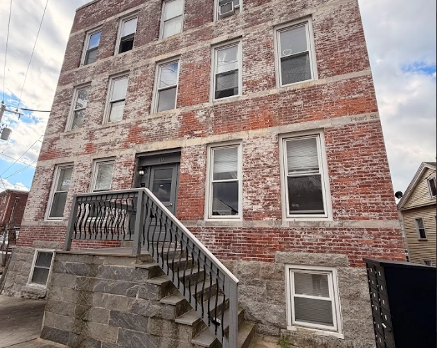 40 Pearl Street | Downtown New London Living Steps from the Waterfront — Photo 2