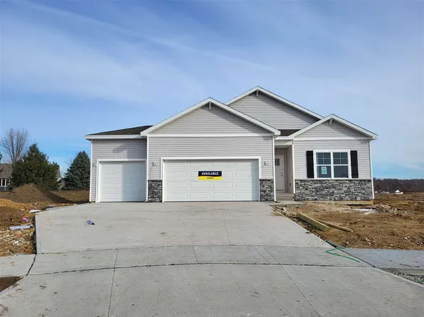 2839 Prairie Wind Ct, Hiawatha, IA 52233