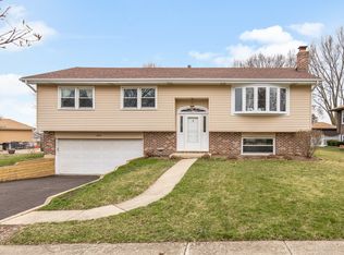 1812 Chandler Ave, St Charles, IL 60174