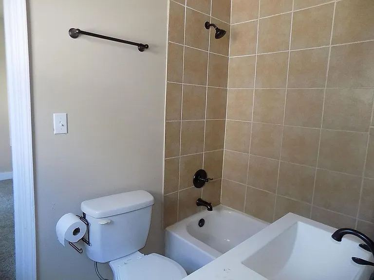 1701 W Thoman St — Photo 9