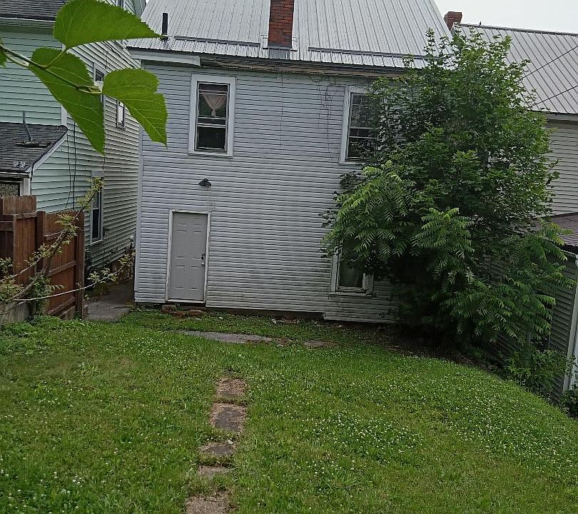 2nd image of 218 Willow Ave