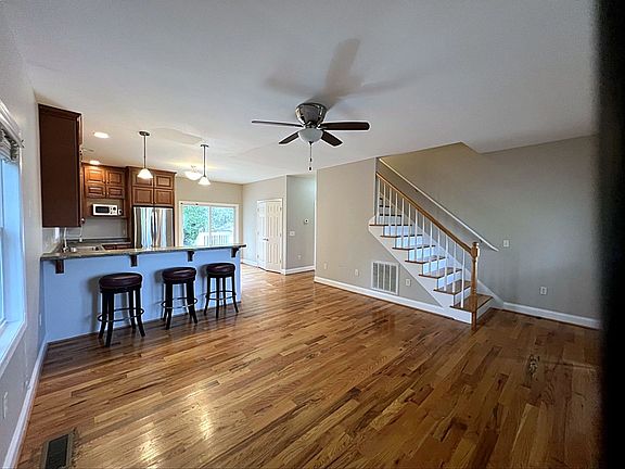 4th image of 403 Wills Rd
