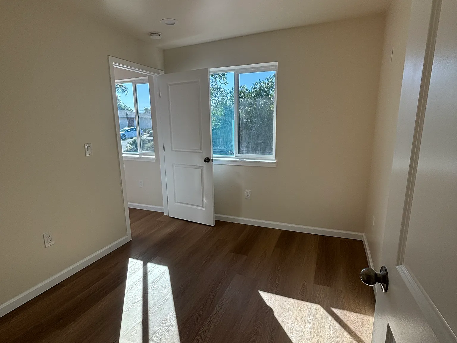 2 bed, 400 sqft, $2,400 — Photo 3