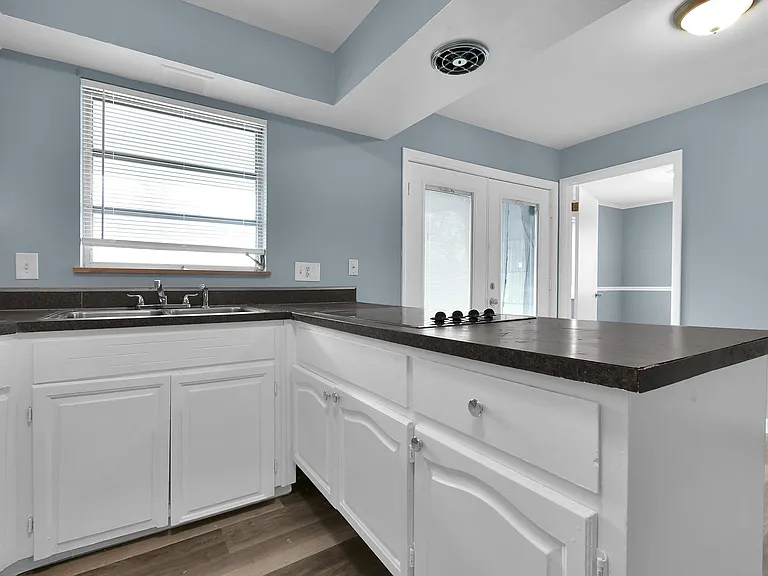 3159 Stephen Dr S — Photo 10