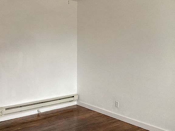 2nd image of 602 W 6th St