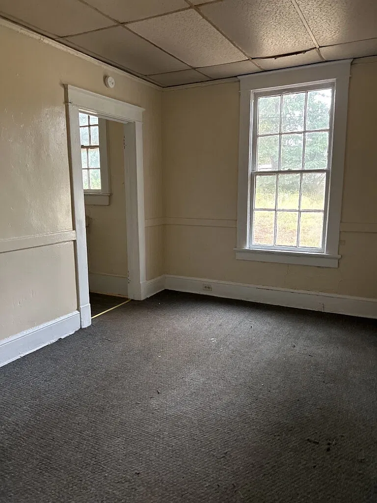 2 bed, 1.0 bath, $600 — Photo 3
