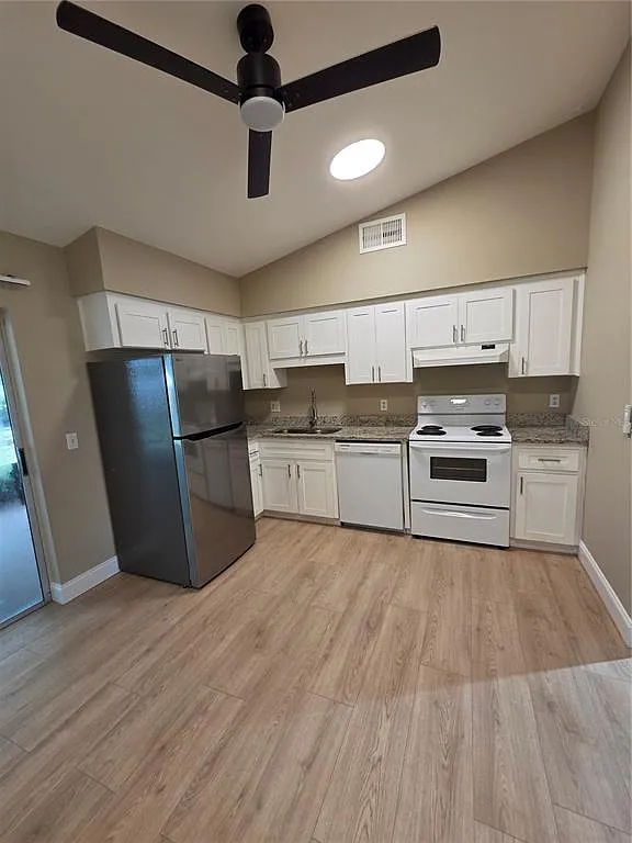 3 bed, 2.0 bath, 1300 sqft, $2,150 — Photo 2