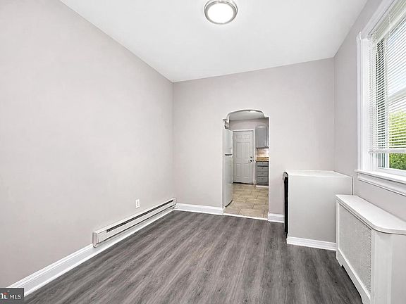 4th image of 553 N Gross St