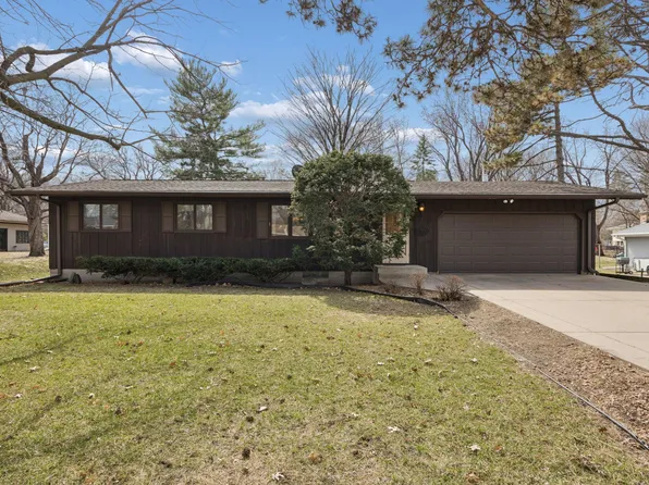 2740 Sherwood Rd, Mounds View, MN 55112