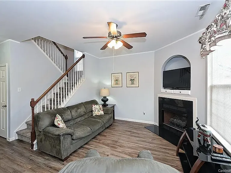 7425 Wallace Ln — Photo 20