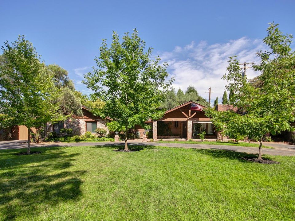 2nd image of 2720 Creekside Ln