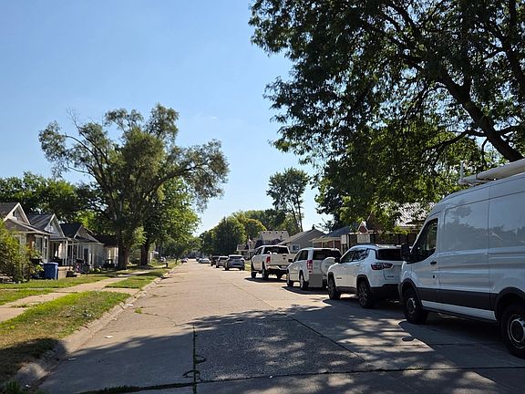 4th image of 1334 E George Ave