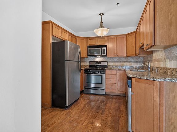 5th image of 1103 Washington St APT 6