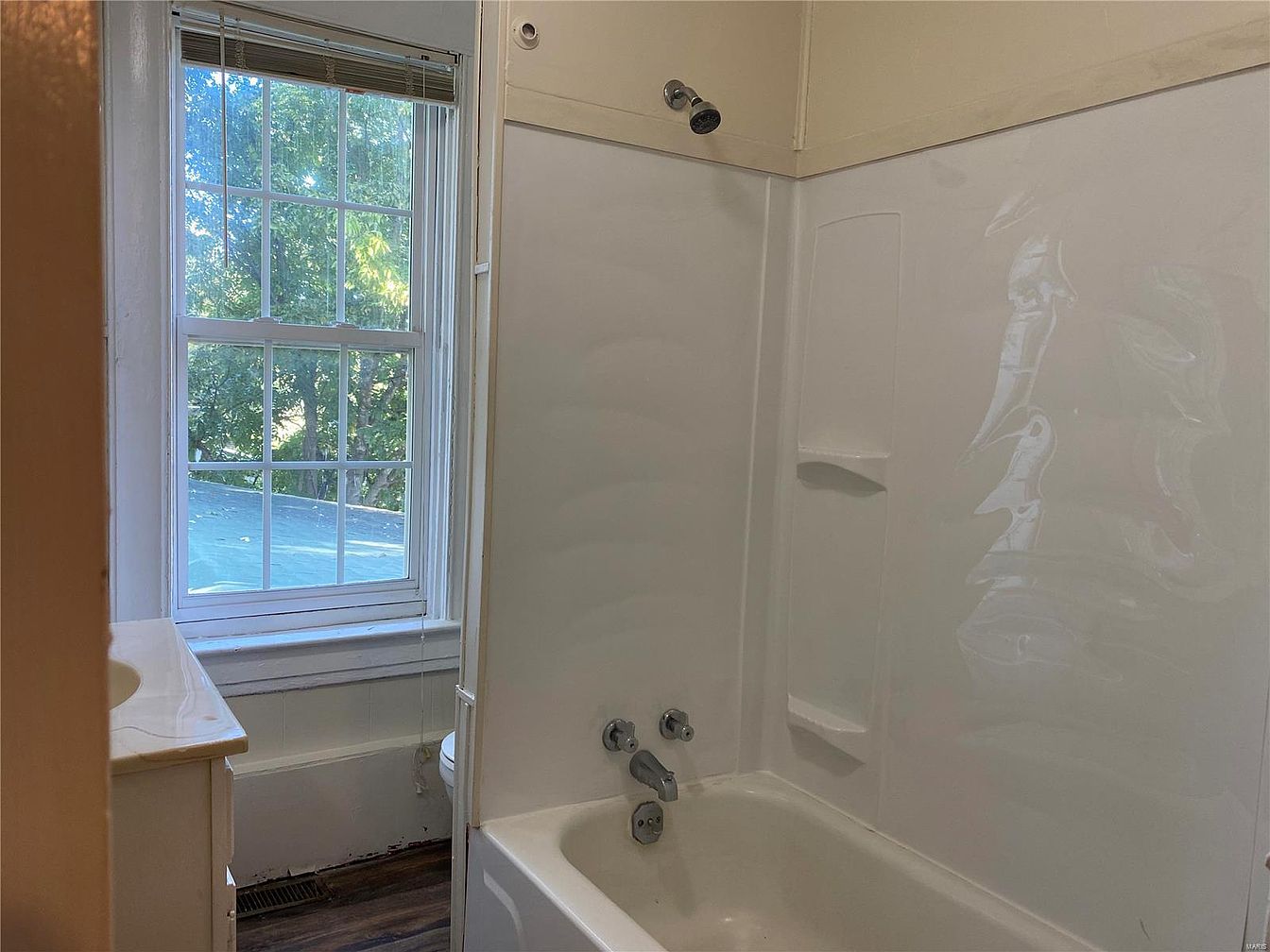 c. 1910 Charming House For Sale in Poplar Bluff, MO. 79,900 Sold Old Houses Under 100K