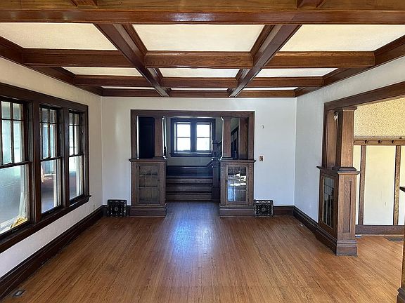 5th image of 341 Parker Ave E