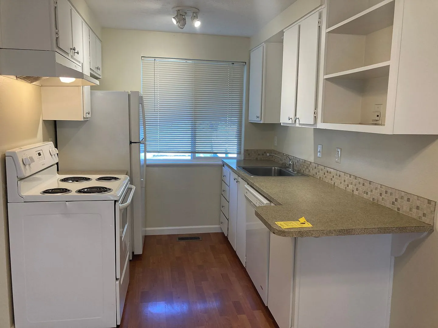 2 Bedroom / 1 Bath - Pet Friendly & in the Whitaker Neighborhood — Photo 1