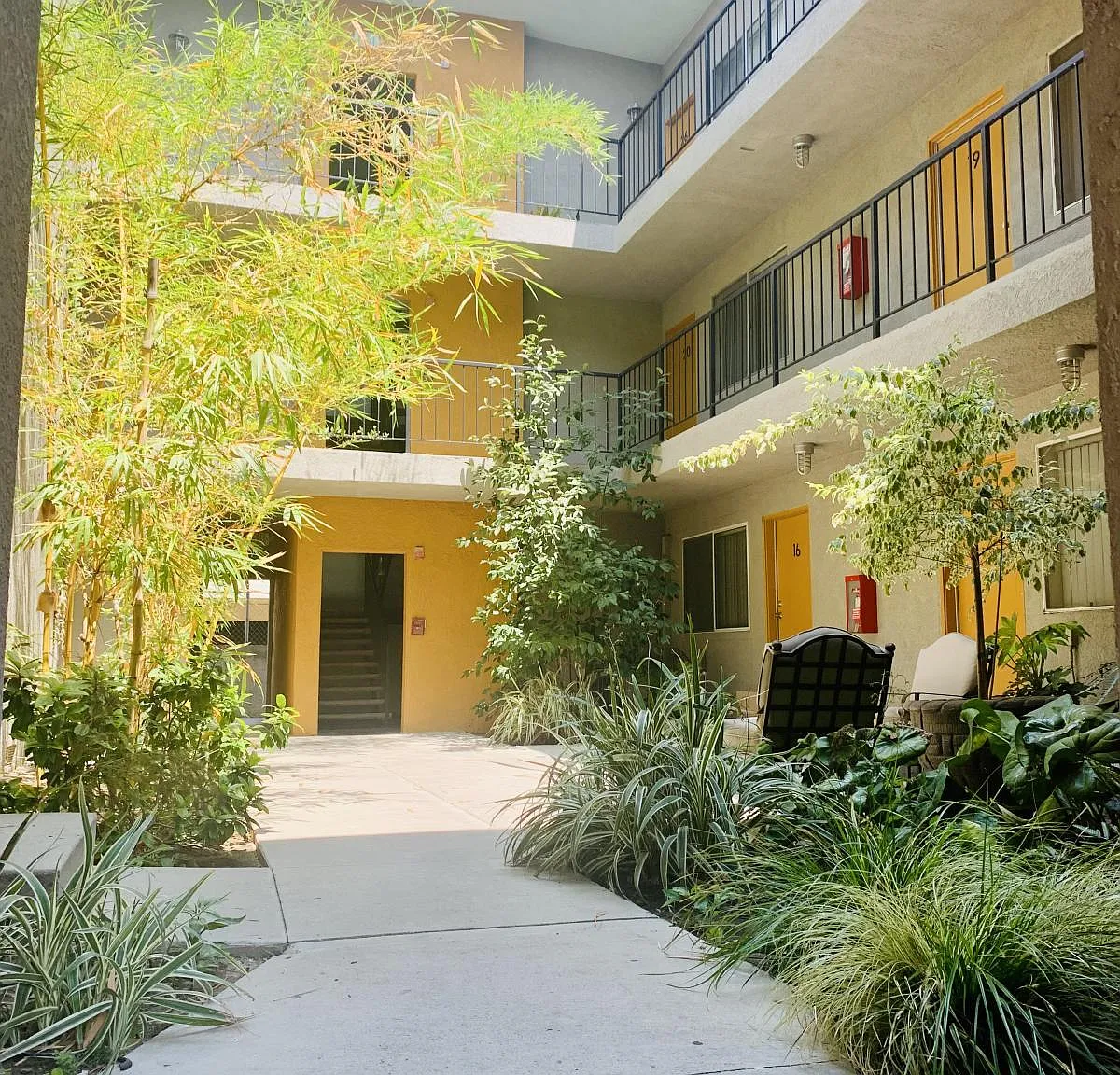 2 bed, 1050 sqft, $2,295 — Photo 2
