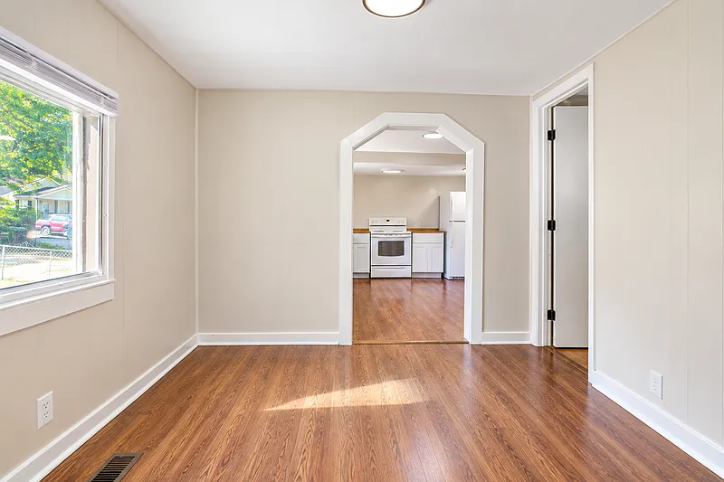 3 bed, 1.0 bath, 1292 sqft, $1,695 — Photo 2