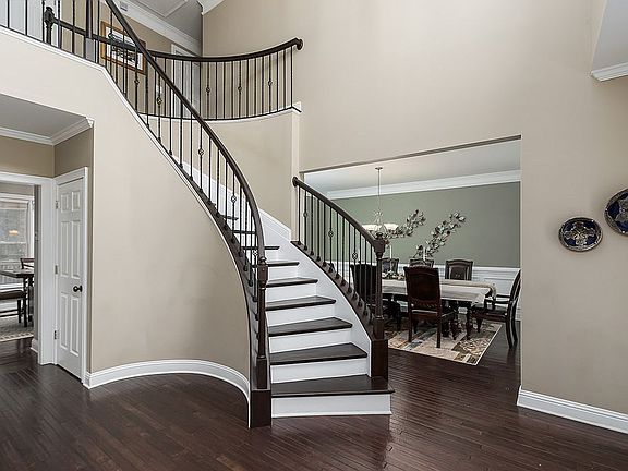 4th image of 4507 Glenpointe Way SE