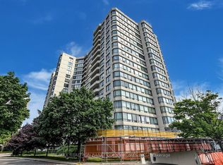 1121 Steeles Ave W #802, Toronto, ON M2R 3W7