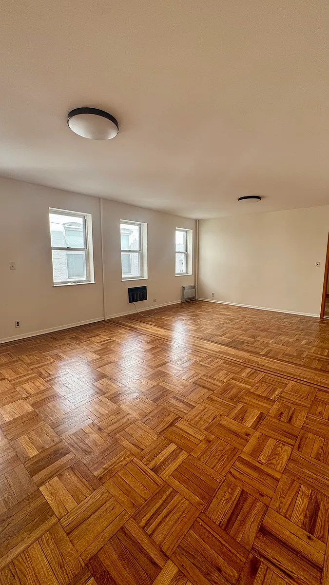 Building Photo - 1637 W 13th St #1