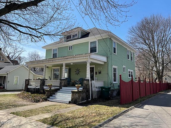 3rd image of 212 S Kalamazoo Ave