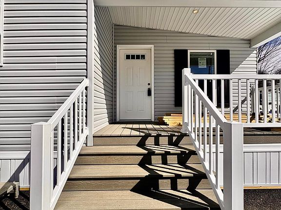 3rd image of 102 Middle Rd