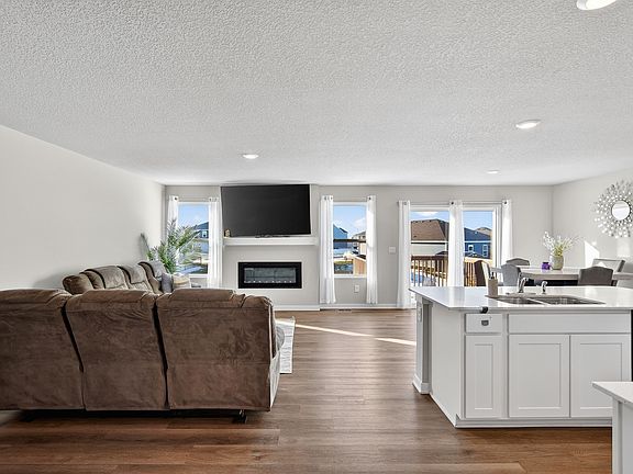 4th image of 1004 Dee St SE