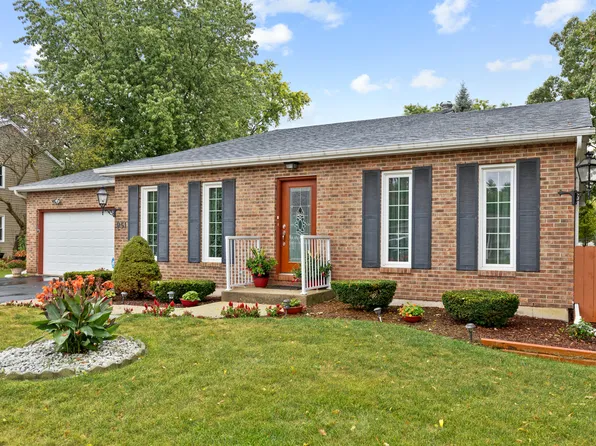 951 Martin Dr, Elgin, IL 60120