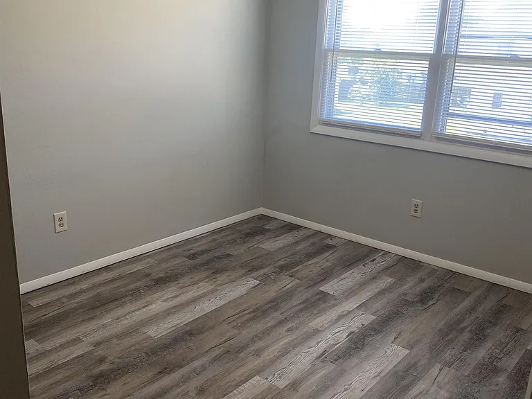 705 Hollycrest Dr #4 — Photo 6