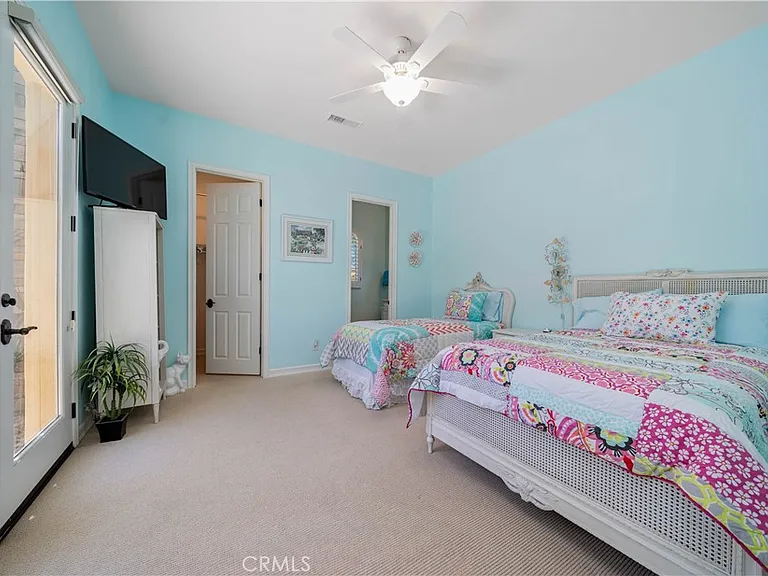 138 Royal Saint Georges Way — Photo 30