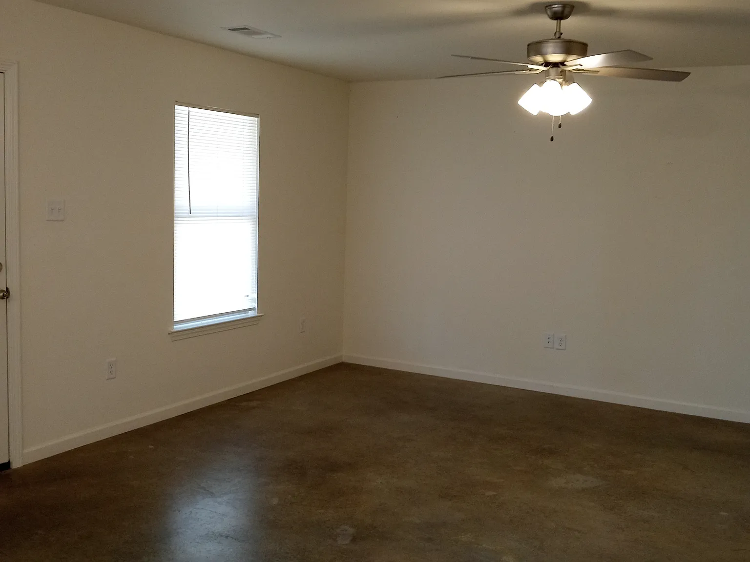 8 Tupelo Street - B — Photo 3
