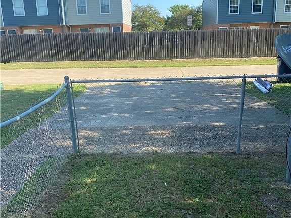 3rd image of 2528 Cypress Dr