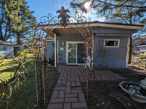 3rd image of 863 Trinidad Ct NE