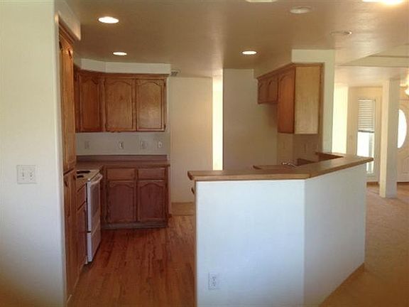 4th image of 263 Applewood Dr