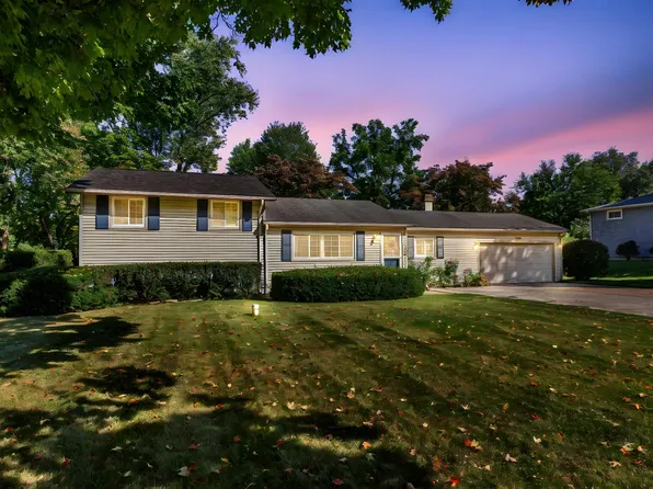 18165 Chipstead Dr, South Bend, IN 46637