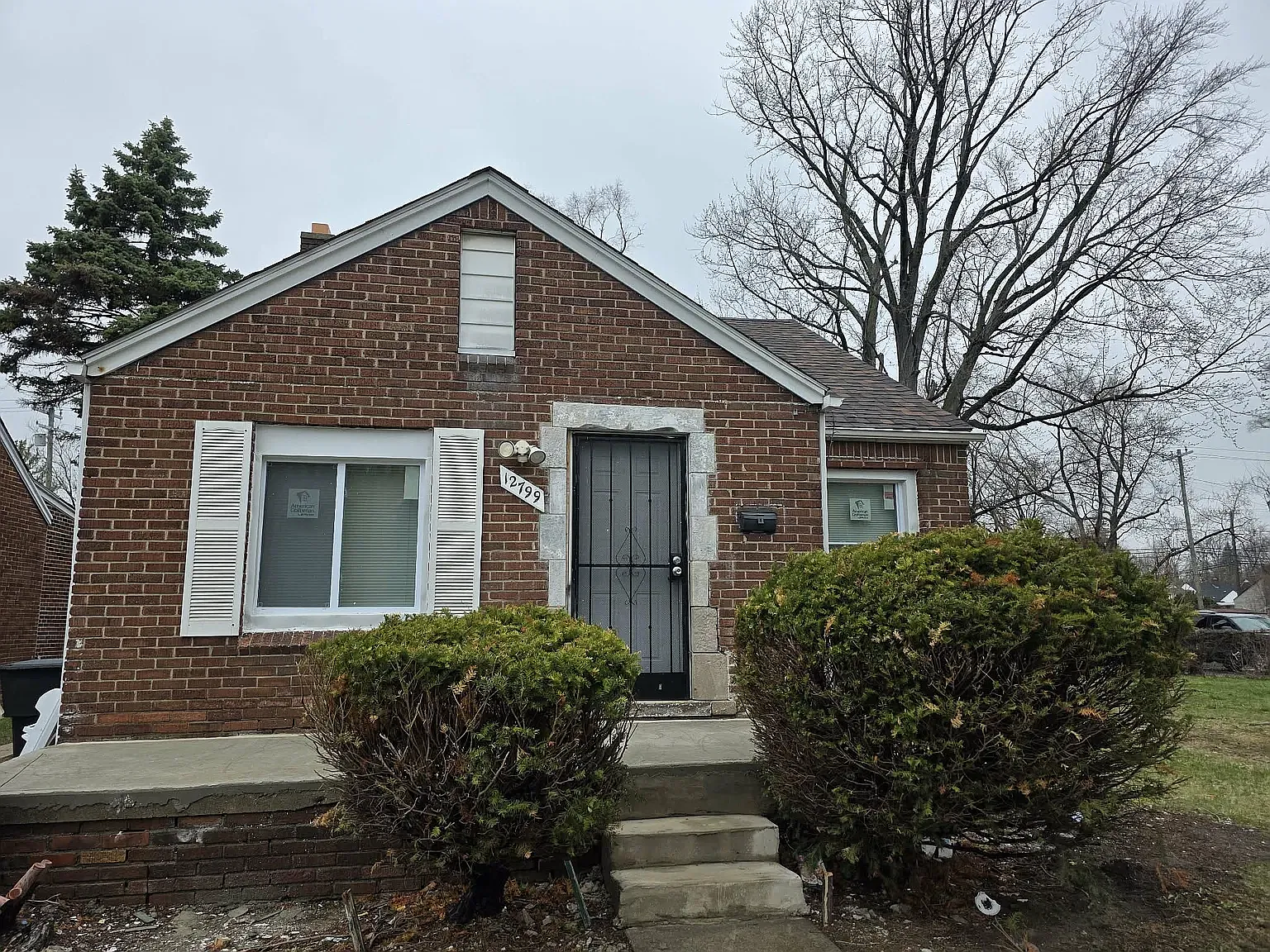 3 bed, 1000 sqft, $1,300 — Photo 1