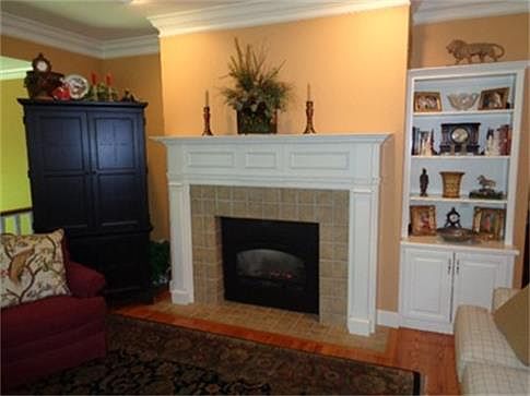 2nd image of 612 Carriage Ct