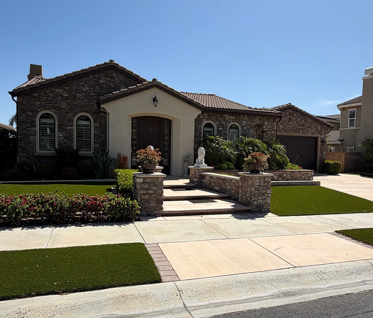 Gorgeous Home Overlooking Lake and Mountain Views!! — Photo 1