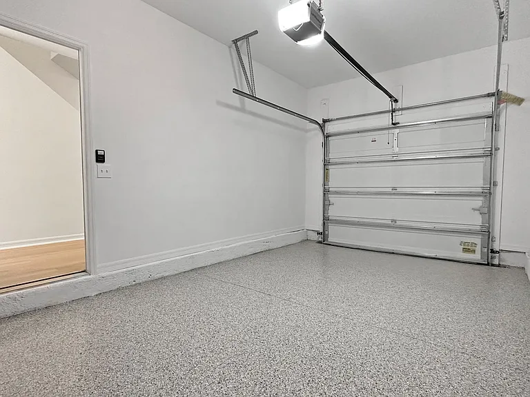 959 Grandin St — Photo 10