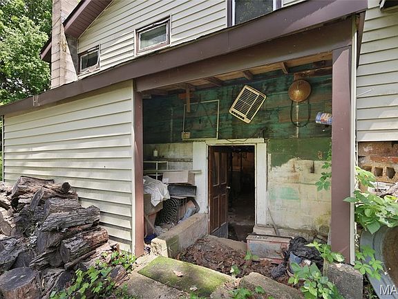 5th image of 3889 Gary Rd